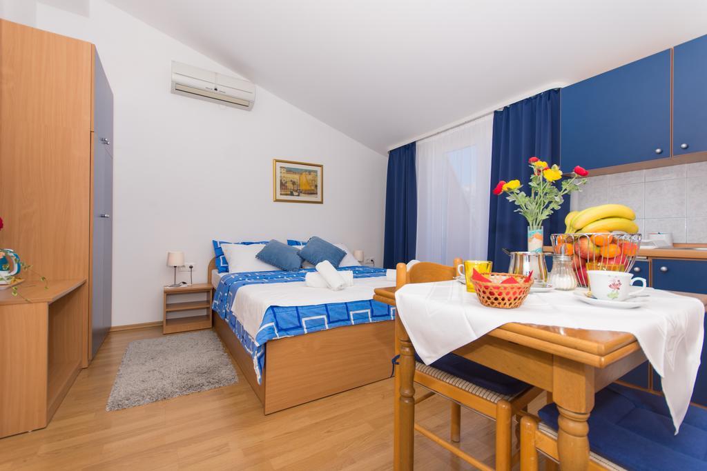 Marko Apartments Каштела Экстерьер фото