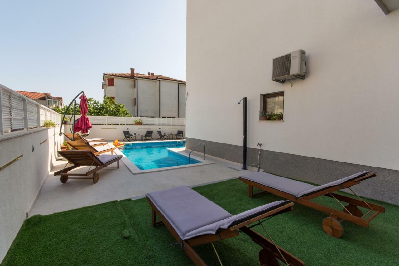 Marko Apartments Каштела Экстерьер фото
